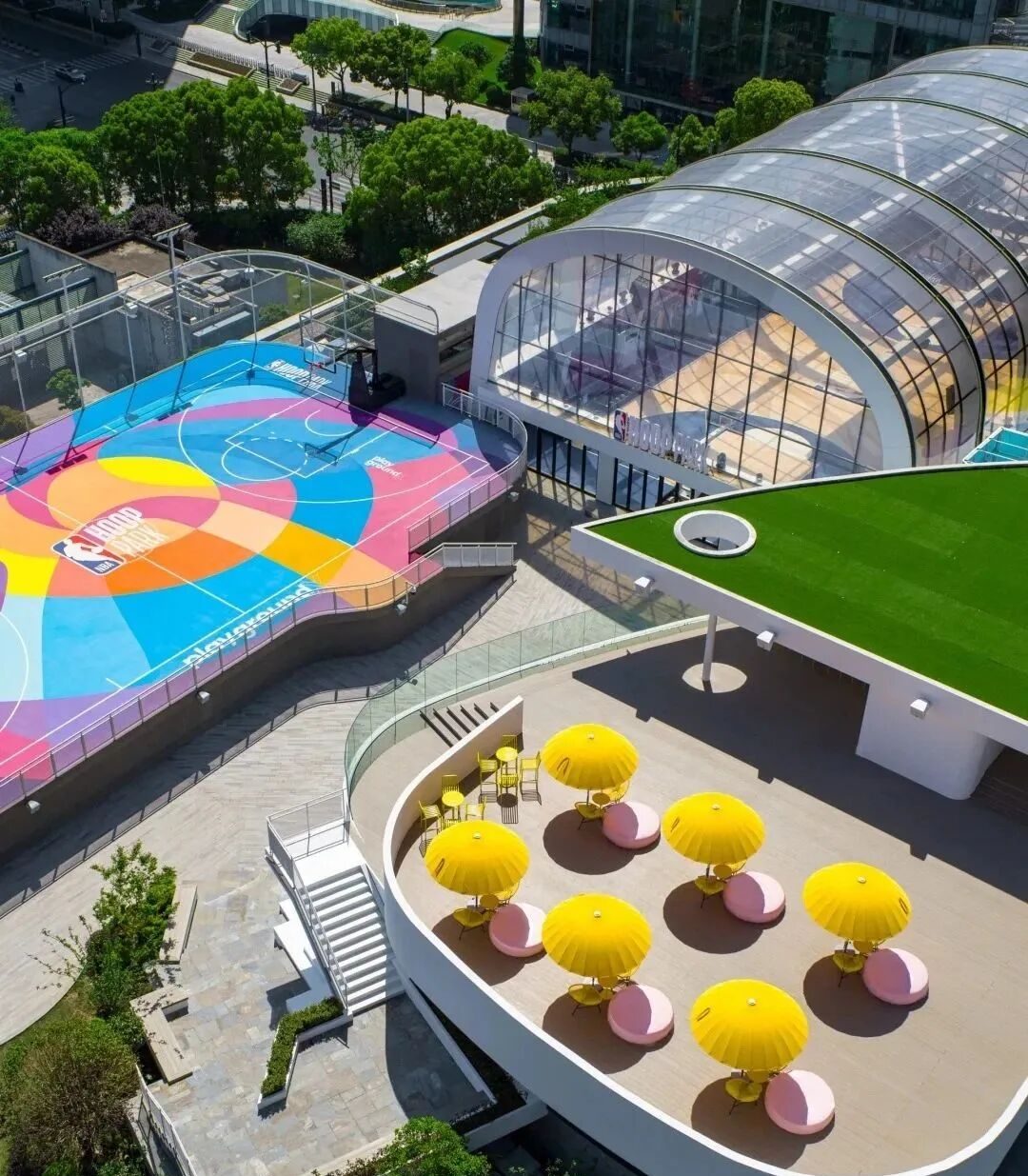 白玉兰广场playground X活力舞台，NBA篮球公园与休闲露台